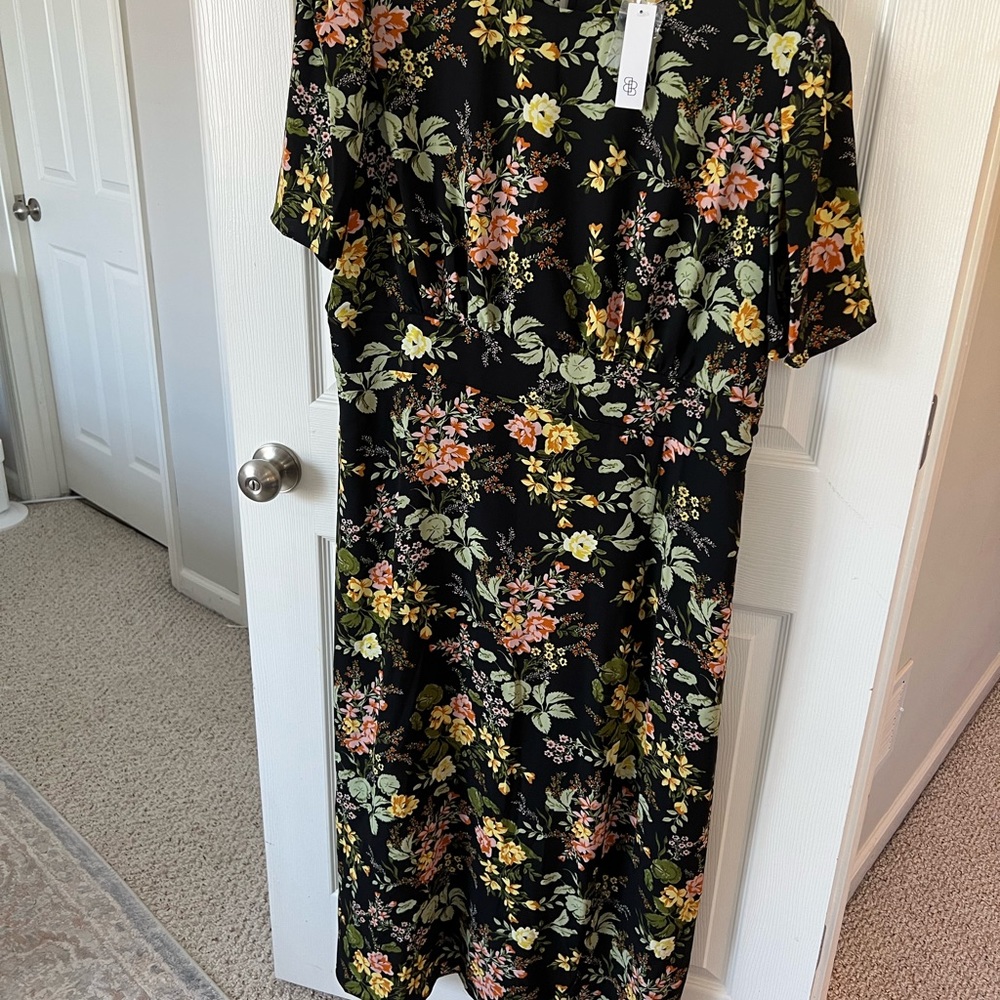 NWT, floral, midi dress with super cute slit, size 3x